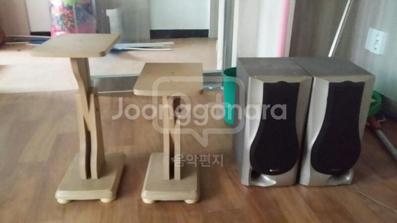 스피커와 받침대 입니다--2