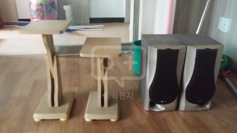 스피커와 받침대 입니다--2