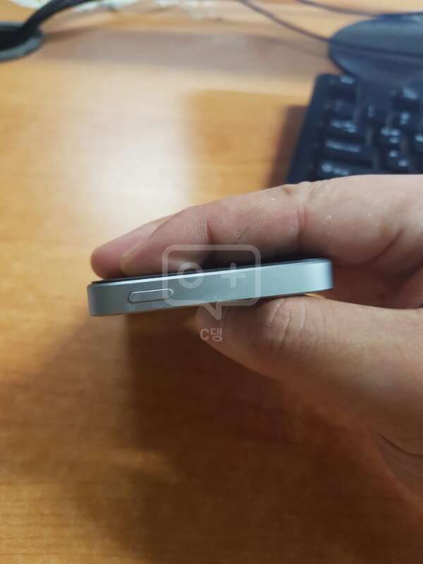u플러스 아이폰 se 64기가 스그 팝니다--1
