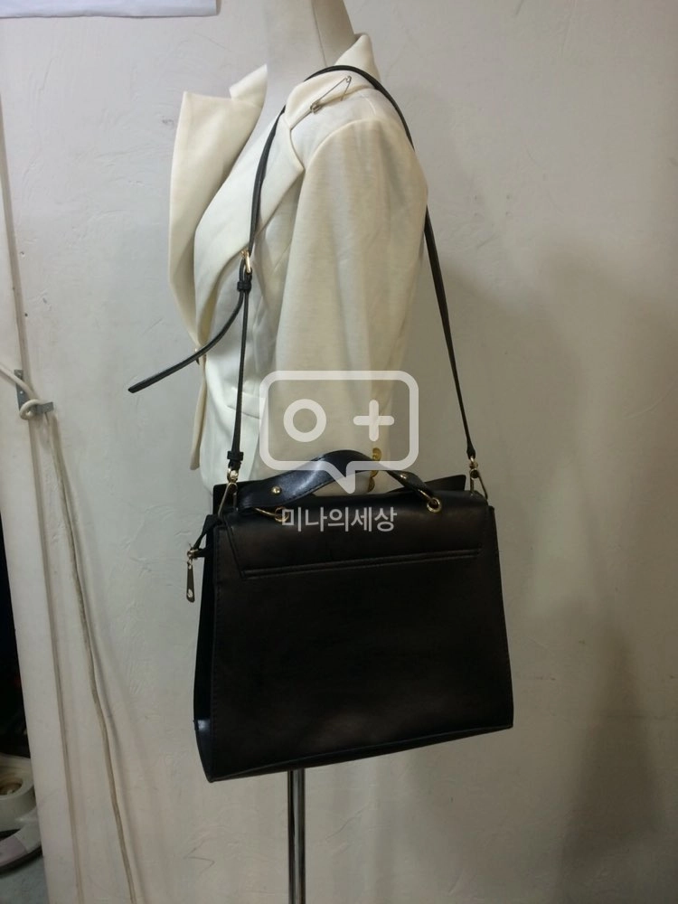 블랙리본크로스백 만오천원 이미지