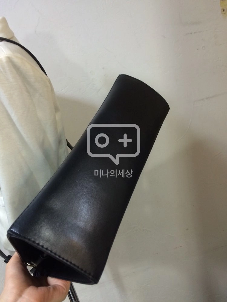 블랙리본크로스백 만오천원 이미지