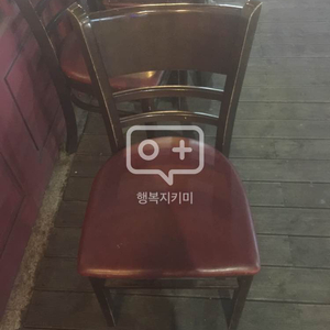 테이블 의자 가져가세요. 