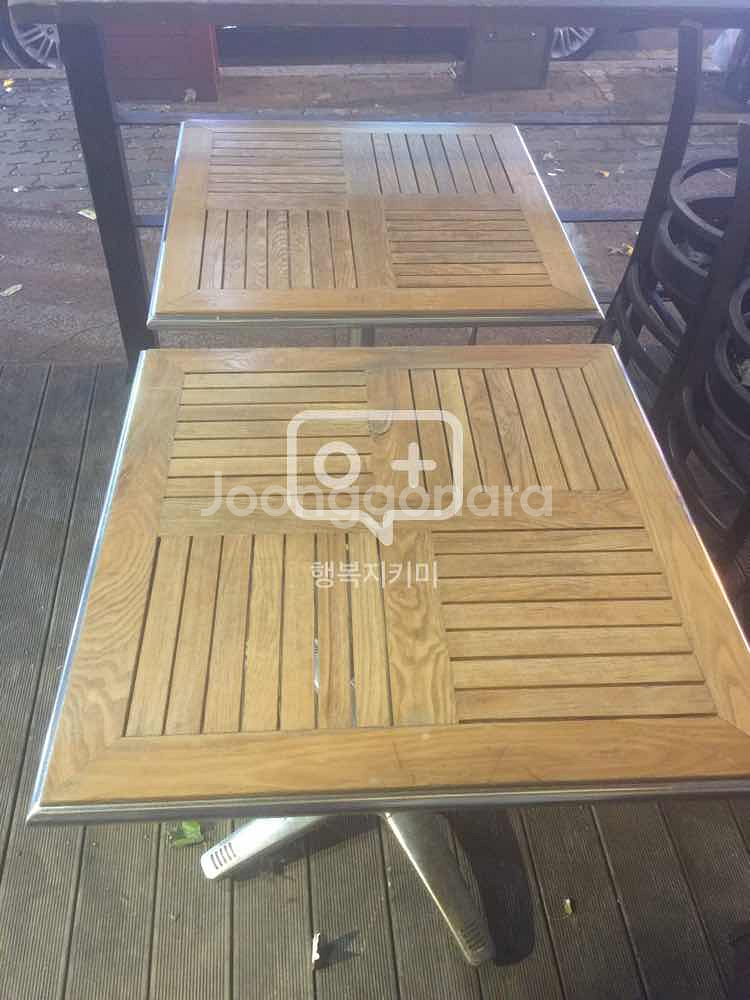 테이블 의자 가져가세요. --1