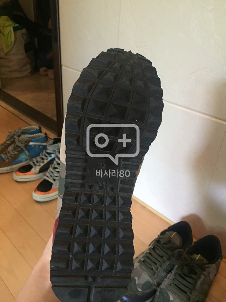 발렌티노 남성 스니커즈 40/ 1/2--4