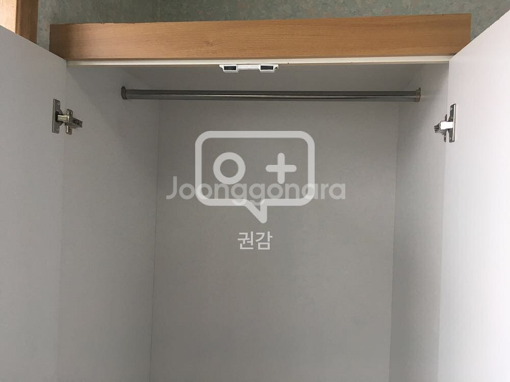 [부산 자취용품 정리] 옷장 (나무색/화이트)--5