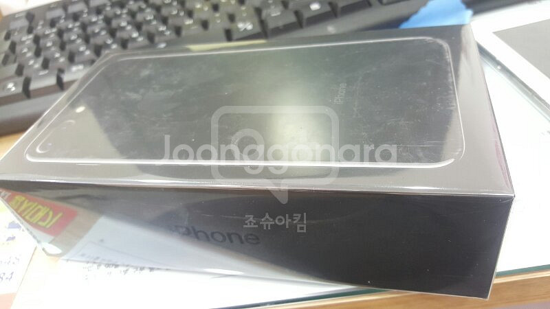 아이폰 7플러스 제트블랙 256Gb 가개통 미개봉--1