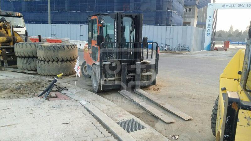두산 지게차 4.5톤--1