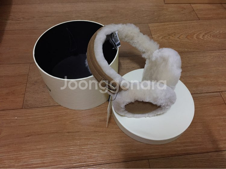 UGG 버클 귀마개 판매합니다.--0