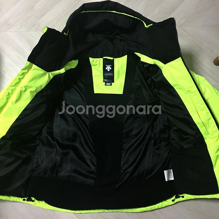 데상트 패딩 상태A+--1