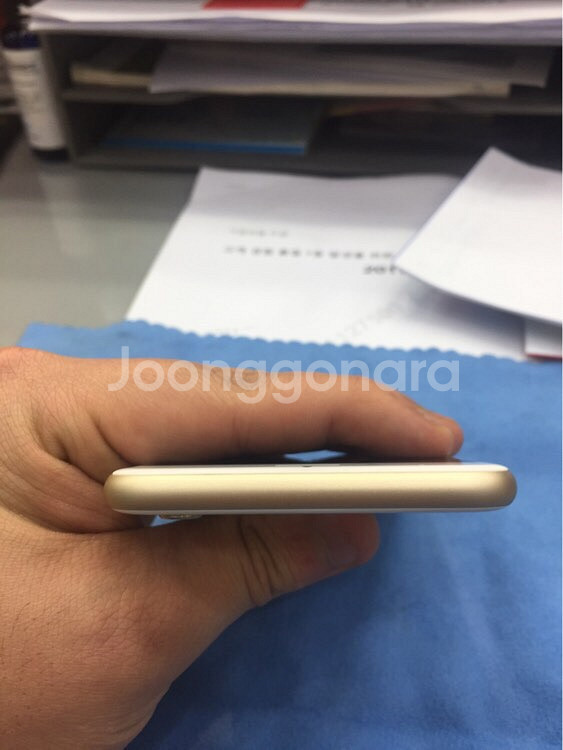 아이폰6s 골드 색상 64기가--1