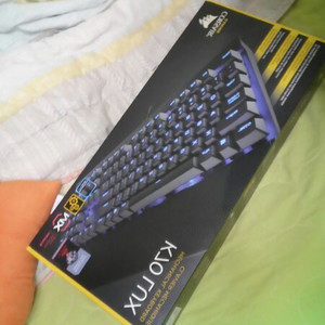 커세어 k70 lux 블루 led 적축 팝니다