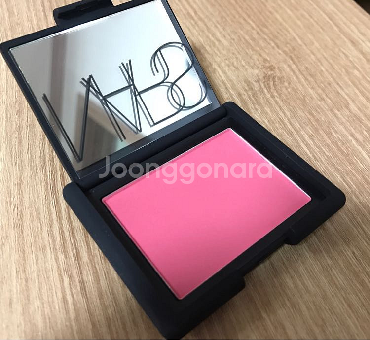 나스 스프링 한정 블러셔 핍쇼 판매합니다!--1