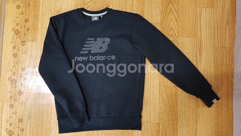 뉴발란스 맨투맨--0