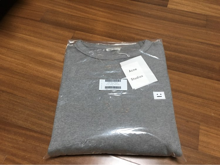 아크네 핀트 페이스 공유 맨투맨 라지 L 새상품--0