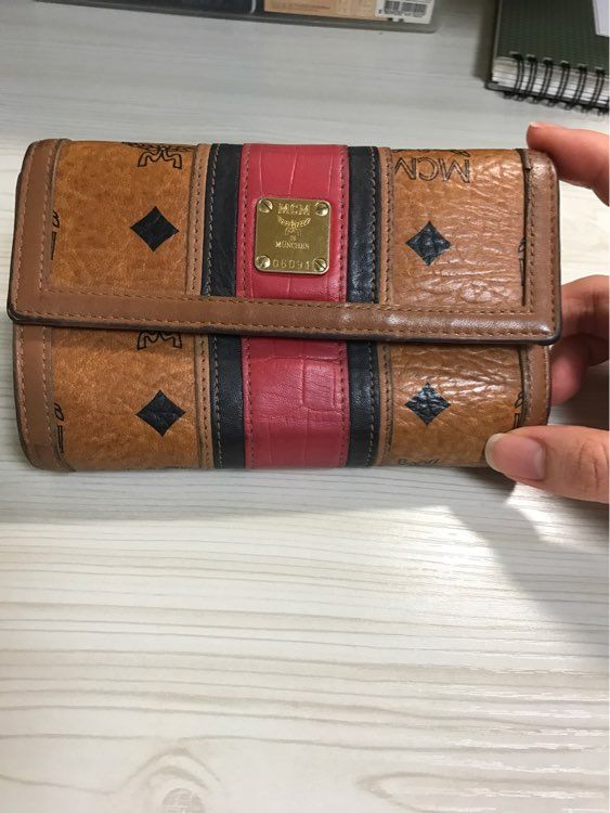 엠씨엠 지갑 이미지