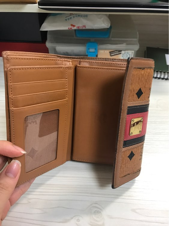 엠씨엠 지갑 이미지