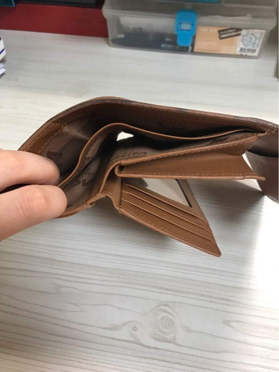 엠씨엠 지갑 이미지