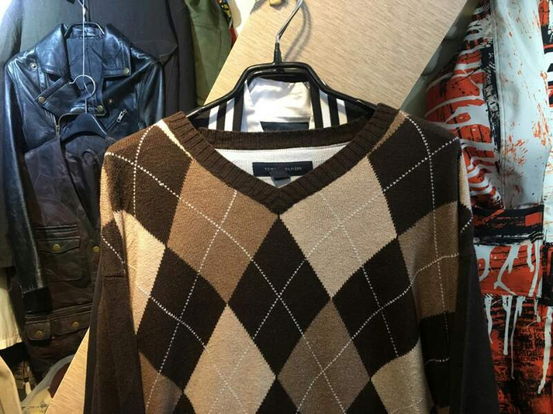 타미힐피거 아가일 패턴 V넥 니트 --2