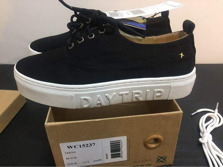 데이트립 스니커즈 운동화 새상품 팔아요--2