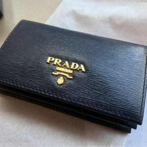 프라다 카드 지갑 1MC122 판매합니다(미사용)