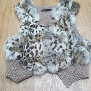 꼼빠니아 귀여운 토끼털 조끼 새상품