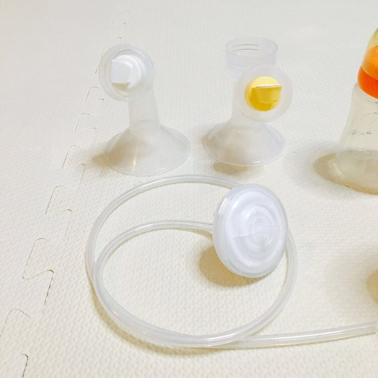 유축기깔대기(2개)와 젖병(10개) 이미지