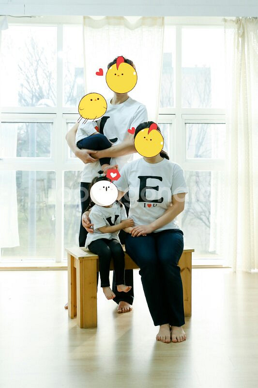 4인 돌촬영 가족티셔츠 팝니다.--5