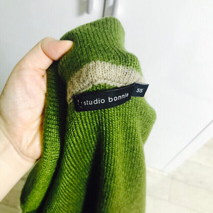 스튜디오 보니 배색니트가디건 미착용 3000원