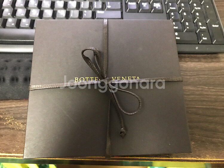 [정품] 보테가 베네타 남자 반지갑--0