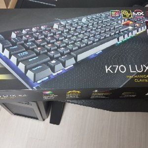 커세어 K70 LUX RGB 적축 판매합니다.