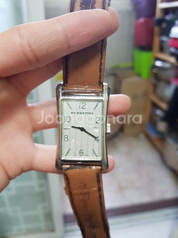 버버리 손목시계 판매합니다.(오늘만 가격인하)--1