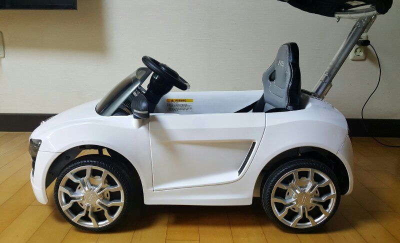 아우디 R8 스파이더 푸싱카 팝니다. --1