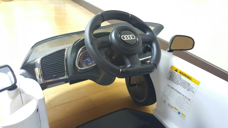 아우디 R8 스파이더 푸싱카 팝니다. --3