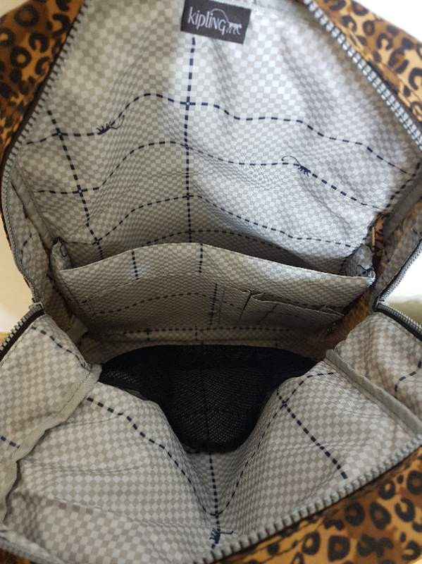 키플링 백팩 판매합니다--3