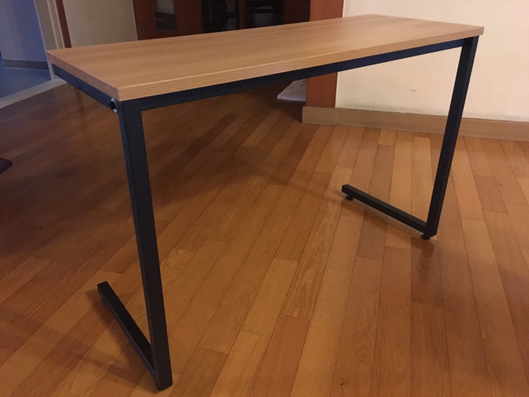 아담한 책상 팔아요~^^ 침대에 걸터앉고 쓰기 좋--2