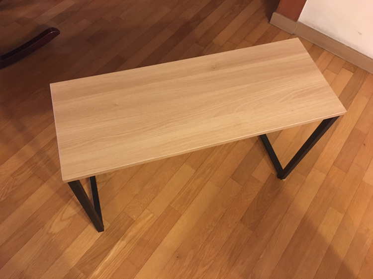 아담한 책상 팔아요~^^ 침대에 걸터앉고 쓰기 좋--3