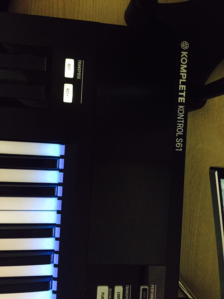 Komplete kontrol 61마스터건반+Ko--1