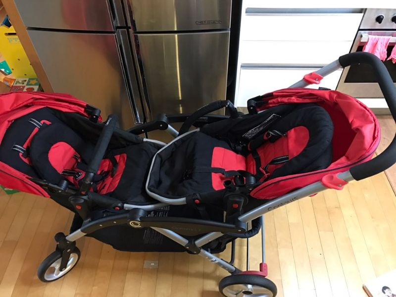 쌍둥이 유모차 이미지