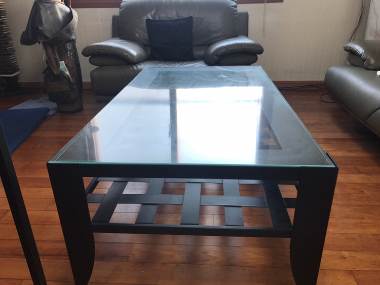 소파테이블 거실테이블 강화유리 철재 프레임 이미지