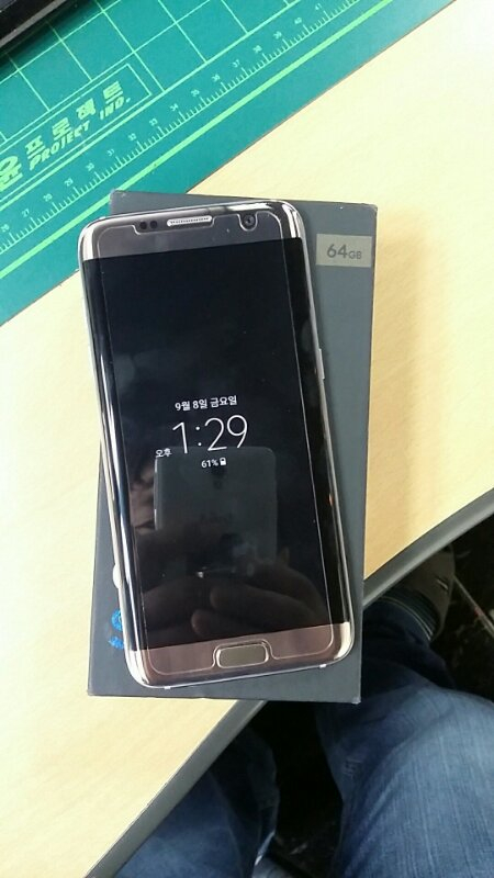 갤럭시s7 엣지 골드 64기가 A+급 풀박스 팔아 이미지