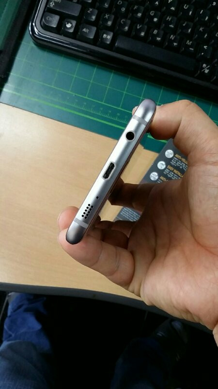 갤럭시s7 엣지 골드 64기가 A+급 풀박스 팔아 이미지