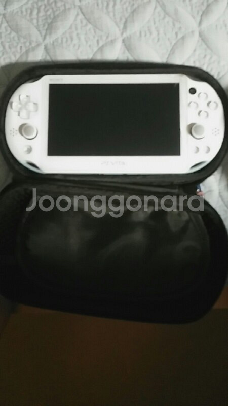 psvita 2세대 16기가 액정 살짝 깨졌는데 --3