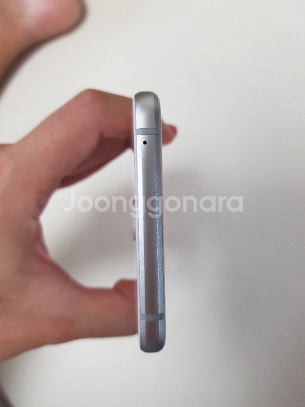 SK SS급 갤럭시A710 팝니다!--2