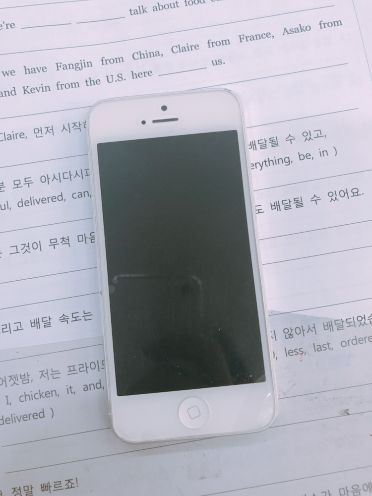 아이폰5 실버 64기가 9만원 (하자ㅇ)--1