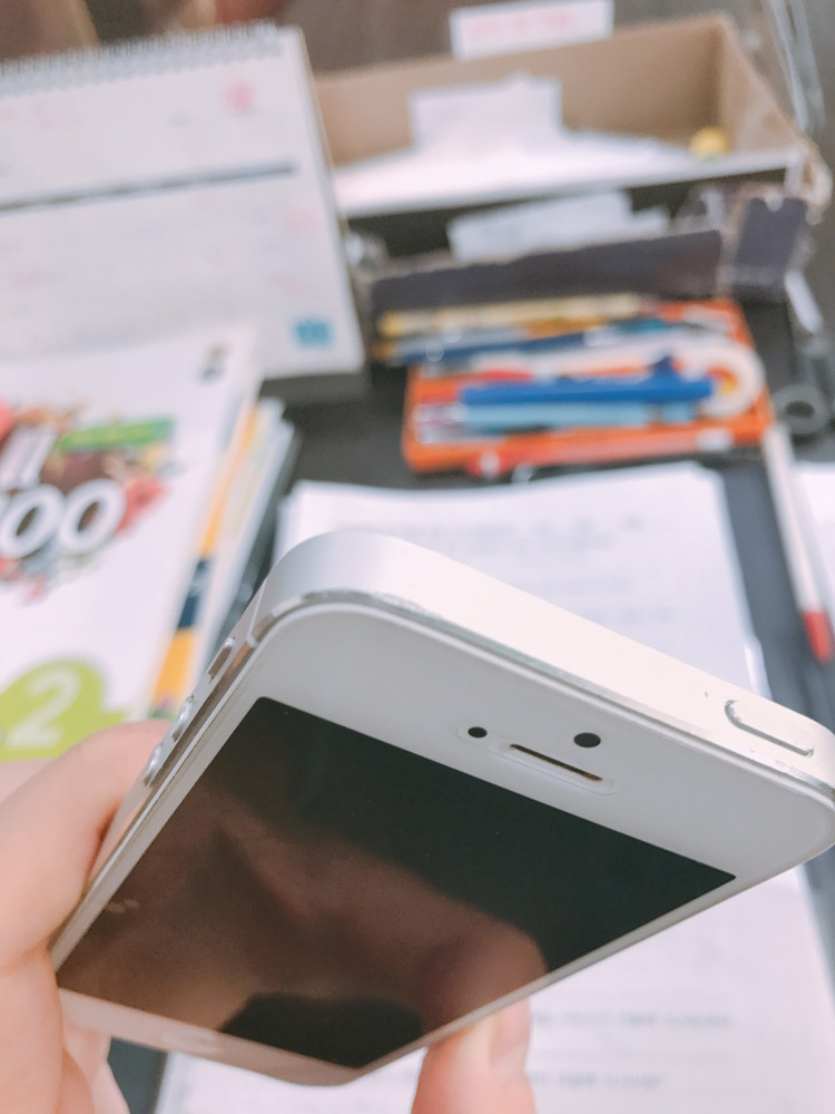 아이폰5 실버 64기가 9만원 (하자ㅇ)--2