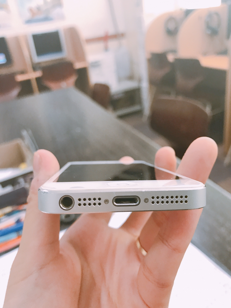 아이폰5 실버 64기가 9만원 (하자ㅇ)--3