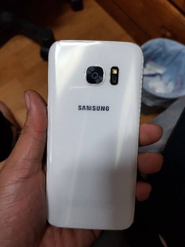 갤럭시s7u+ 흰색 s급팝니다
 이미지