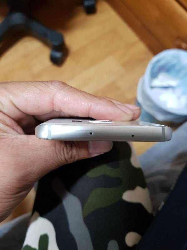 갤럭시s7u+ 흰색 s급팝니다
 이미지