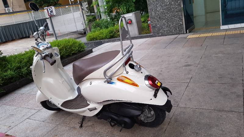 깔끔한 흰둥이 미오100  09년식 분양합니다 이미지