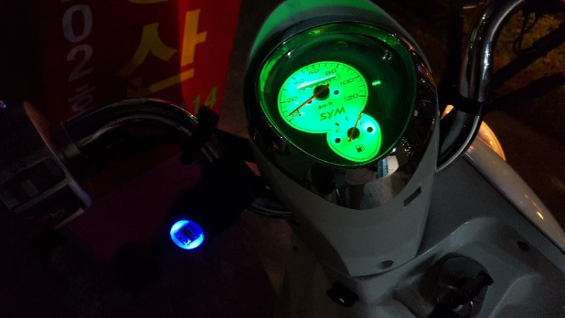 깔끔한 흰둥이 미오100  09년식 분양합니다 이미지